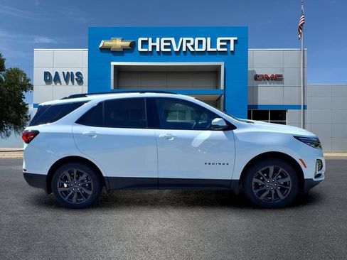 Used 2023 Chevrolet Equinox RS w/ RS Leather Package AWD/4WD image 2