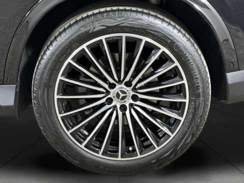 Used 2025 Mercedes-Benz GLC 300 4MATIC image 26