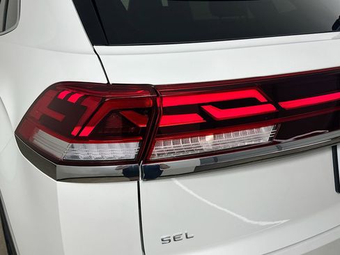 Certified 2025 Volkswagen Atlas Cross Sport SEL AWD/4WD image 13