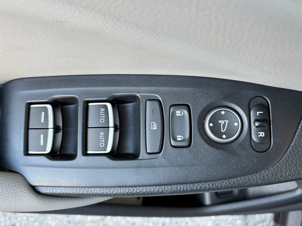 Used 2018 Honda Accord EX image 27