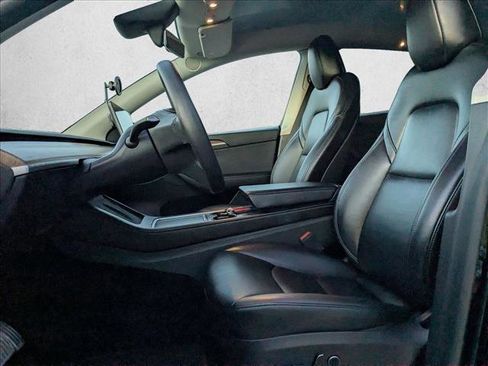 Used 2025 Tesla Model Y Performance image 18