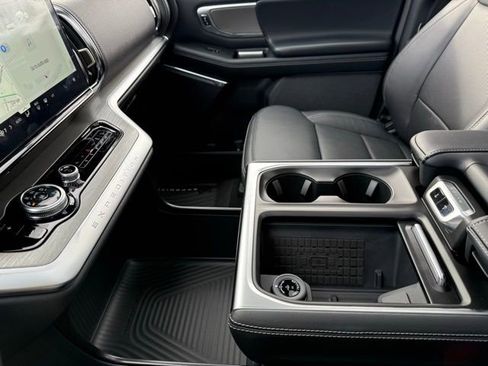 New 2025 Ford Expedition Max Platinum w/ Driver's Package image 27
