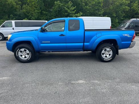 Used 2006 Toyota Tacoma PreRunner RWD image 3