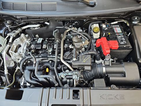 Used 2025 Nissan Kicks SR FWD image 13