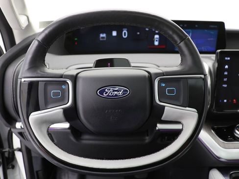 Used 2025 Ford Expedition Max Platinum w/ Platinum Ultimate Package AWD/4WD image 21