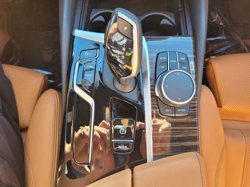 Used 2023 BMW 540i xDrive w/ Premium Package image 27