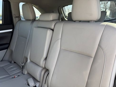 Used 2018 Toyota Highlander XLE image 21