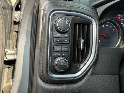 Used 2019 Chevrolet Silverado 1500 LT Trail Boss AWD/4WD image 31