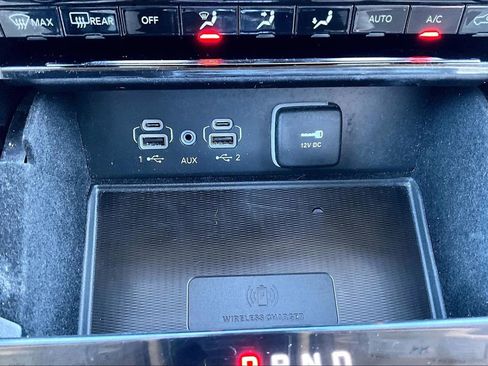 Used 2022 Jeep Grand Cherokee Limited w/ Luxury Tech Group II image 32