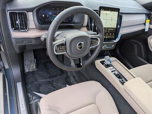 Used 2026 Volvo XC90 B6 Plus w/ Protection Package Premier AWD/4WD image 3