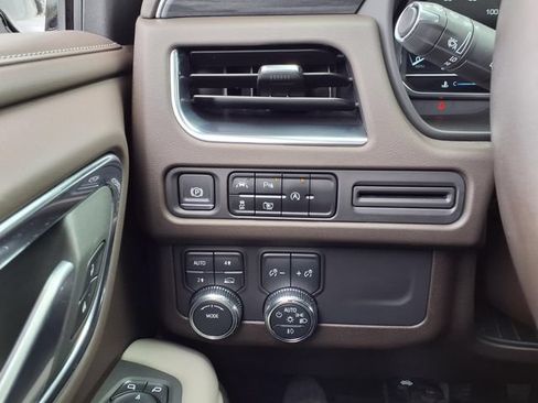 Used 2024 GMC Yukon SLT w/ SLT Luxury Package AWD/4WD image 28