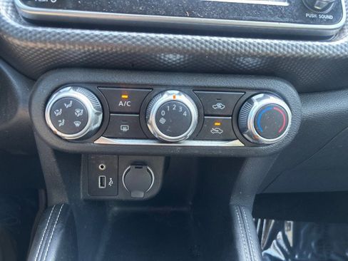 Used 2019 Nissan Kicks S image 18