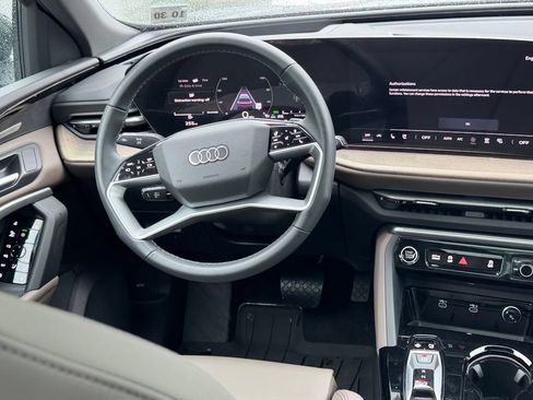 Used 2025 Audi Q5 Premium w/ Premium Plus AWD/4WD image 24