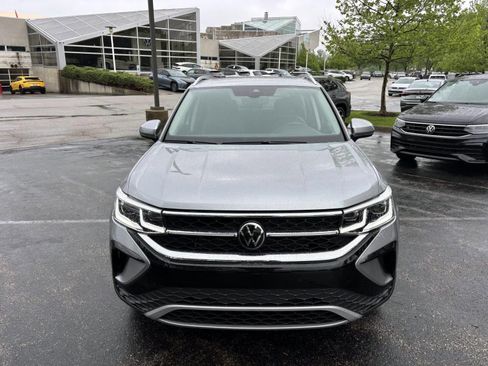 Used 2023 Volkswagen Taos SEL AWD/4WD image 2