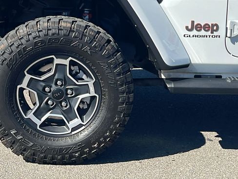 Certified 2022 Jeep Gladiator Mojave w/ Cold Weather Group image 9