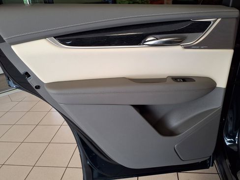 Certified 2025 Cadillac XT6 Premium Luxury FWD image 16