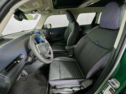 Certified 2025 MINI Cooper 4-Door Hardtop image 16