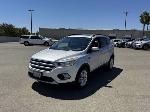 Used 2018 Ford Escape SE FWD image 5