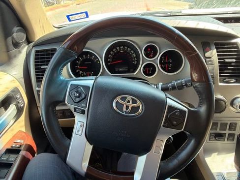 Used 2016 Toyota Sequoia Platinum RWD image 15