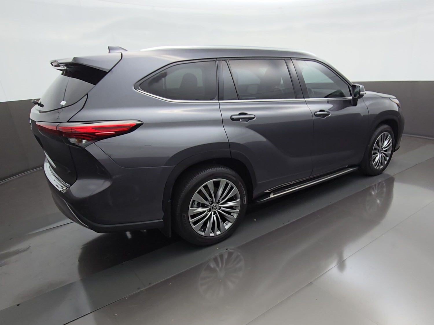 Used 2021 Toyota Highlander Platinum AWD/4WD image 10