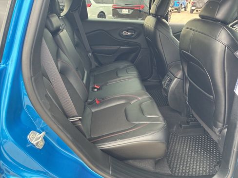 Used 2022 Jeep Cherokee Trailhawk w/ Comfort/Convenience Group image 21