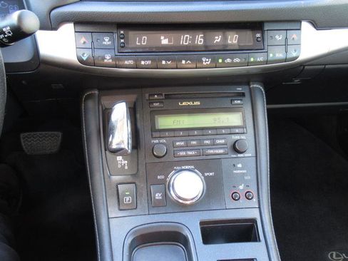 Used 2013 Lexus CT 200h image 22