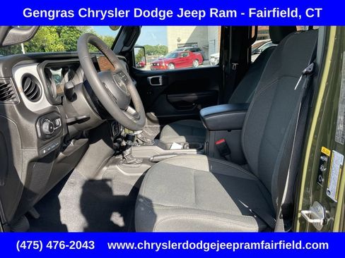 Used 2024 Jeep Wrangler Unlimited AWD/4WD image 31