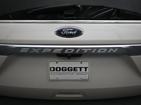 Used 2018 Ford Expedition Platinum image 25