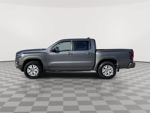 Used 2022 Nissan Frontier SV AWD/4WD image 2