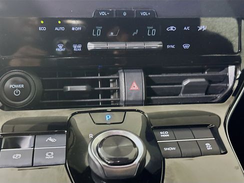 Used 2025 Toyota bZ4X FWD image 23