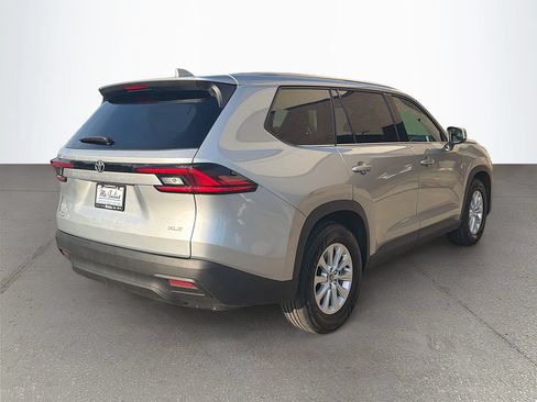Used 2025 Toyota Grand Highlander FWD image 4