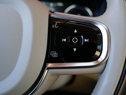 Used 2019 Volvo XC60 T8 Inscription w/ Advanced Package image 29