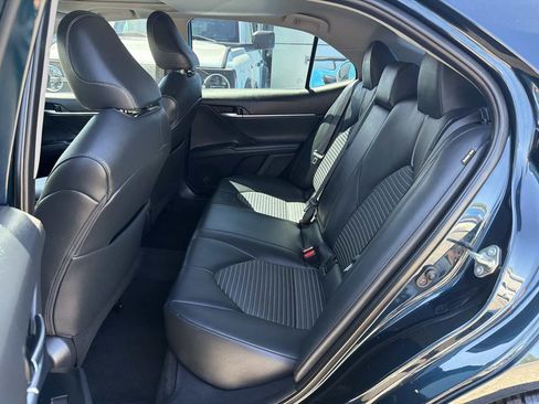 Used 2019 Toyota Camry SE FWD image 11