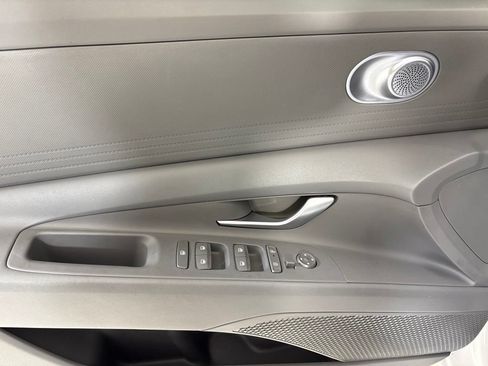 Certified 2025 Hyundai Elantra Hybrid FWD image 17
