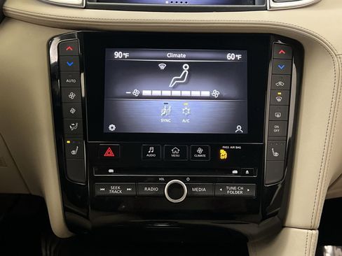 Used 2020 INFINITI QX50 Luxe w/ Navigation Package image 19