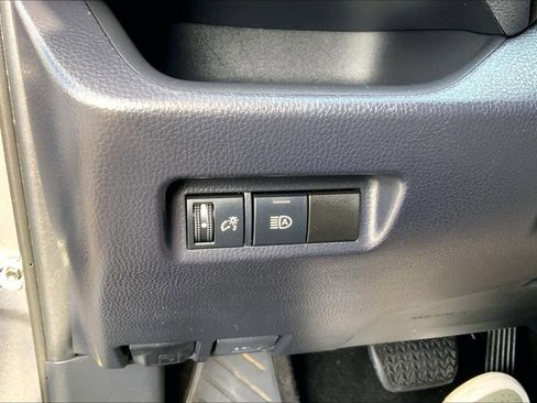 Used 2019 Toyota RAV4 LE image 31