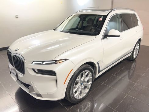 Used 2023 BMW X7 xDrive40i w/ Premium Package image 3