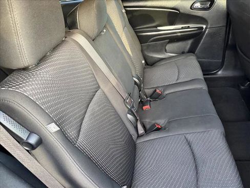 Used 2019 Dodge Journey SE image 18