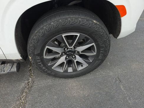 Used 2024 Chevrolet Suburban Z71 image 7