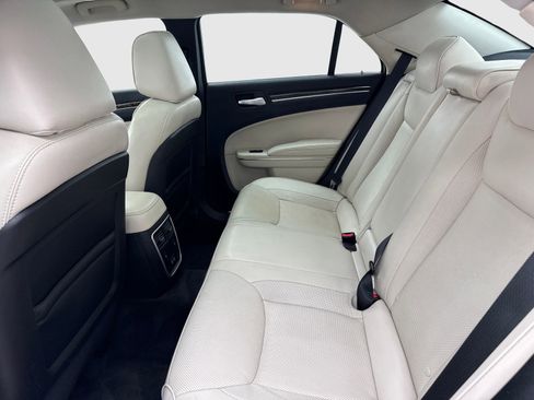 Used 2018 Chrysler 300 Limited w/ Safetytec Plus Group RWD image 37