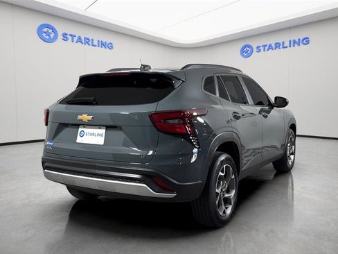 Used 2025 Chevrolet Trax LT image 8