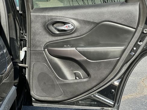 Used 2021 Jeep Cherokee Limited image 15