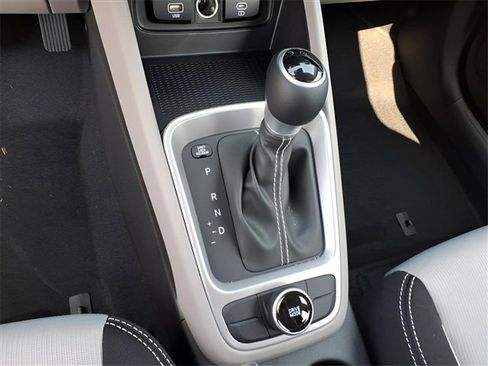 New 2025 Hyundai Venue SEL image 17