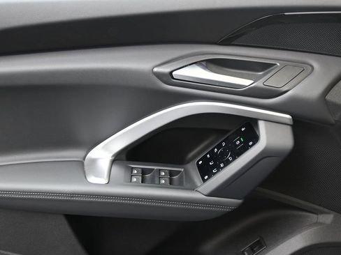 Used 2025 Audi Q5 Premium w/ Convenience Package image 21