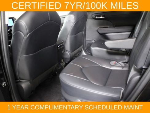 Used 2023 Toyota Highlander XLE AWD/4WD image 13