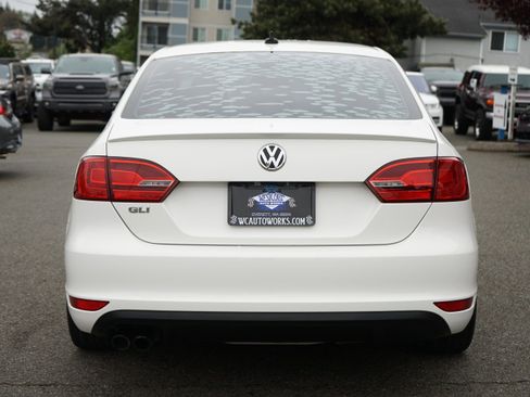 Used 2013 Volkswagen Jetta GLI Autobahn FWD image 4
