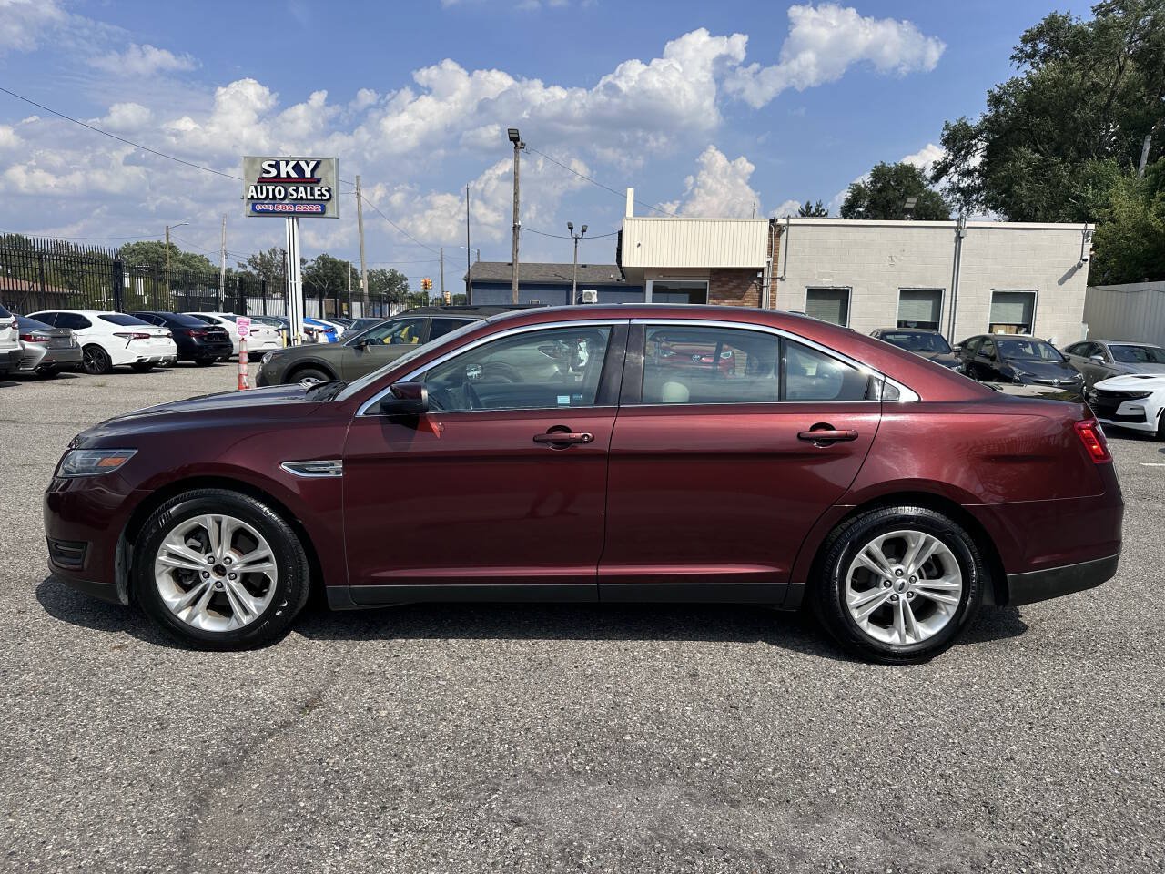 Used 2016 Ford Taurus SEL w/ Equipment Group 201A FWD image 4