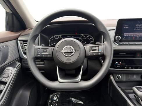 Used 2023 Nissan Rogue SV AWD/4WD image 12