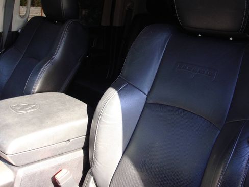 Used 2015 RAM 2500 Laramie w/ Convenience Group AWD/4WD image 2