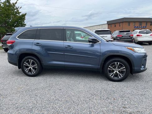 Used 2019 Toyota Highlander Plus AWD/4WD image 5
